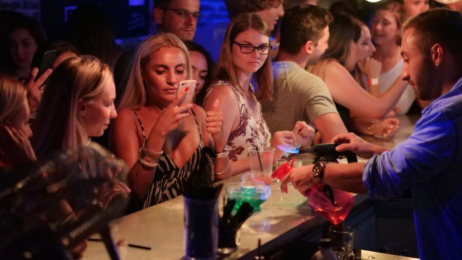 Nice: 4 Bar, 1 Club Riviera Bar Crawl Party with Free Shots - Key points to know before you book
