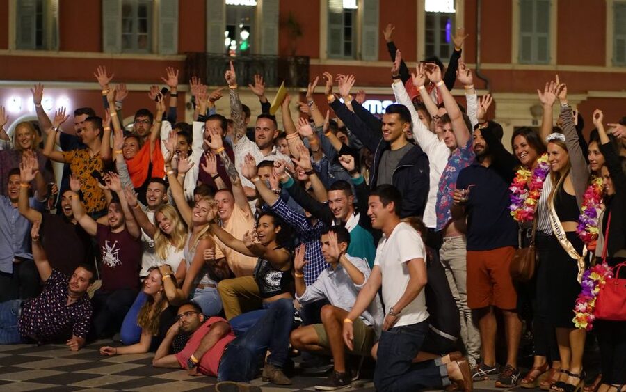 Nice: 4 Bar, 1 Club Riviera Bar Crawl Party with Free Shots - Passing the Quai des États-Unis and Promenade des Anglais