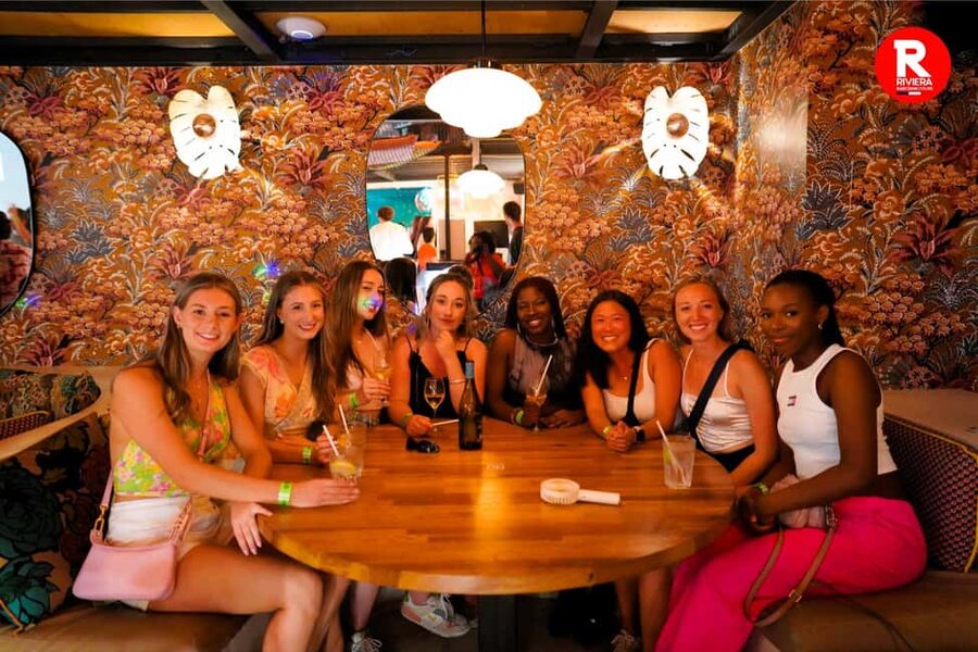Nice: 4 Bar, 1 Club Riviera Bar Crawl Party with Free Shots - A large group can be both strength and weakness
