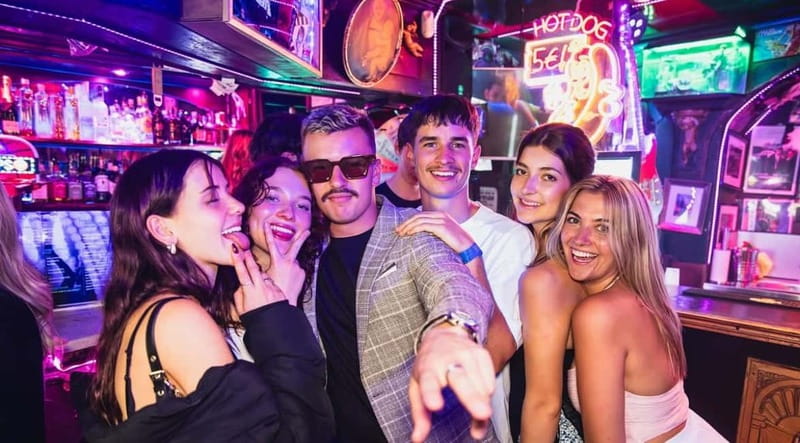 Nice: Bar/Pub Crawl with Free Shots and VIP Entry - The first bars: easy introductions and cheap drinks