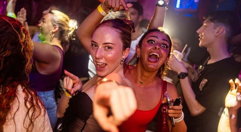 Nice: Bar/Pub Crawl with Free Shots and VIP Entry - Walking through Nice between stops