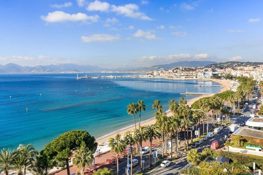 Nice: Cannes, Antibes & St Paul de Vence Half-Day Tour - Walking La Croisette beside beaches and yachts