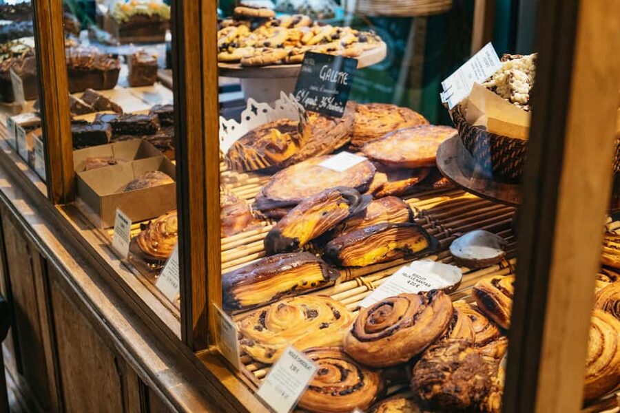 No Diet Club - Unique local Food in Paris! Canal st Martin - Apple turnovers and the sweet finish