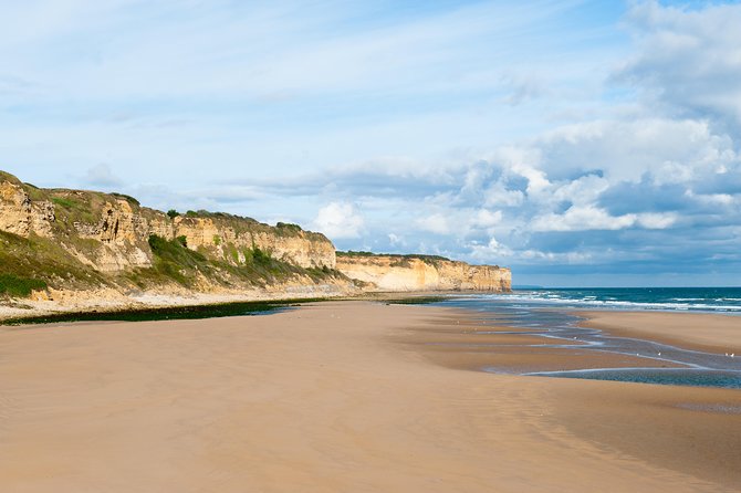 Normandy D-Day Beaches and American Cemetery Day Trip from Paris - Arromanches: lunch beside an artificial harbor