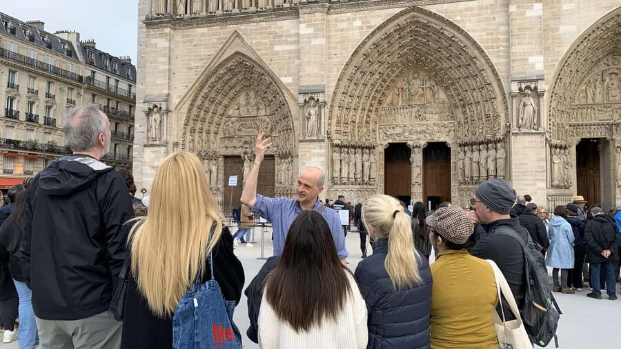 Notre-Dame Cathedral Exterior & Latin Quarter Guided Tour - St. Séverin and the beauty of Gothic detail