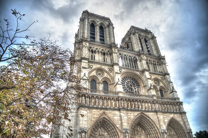 Notre Dame Guided Tour with Scheduled Group Access Option - Choosing the interior access option