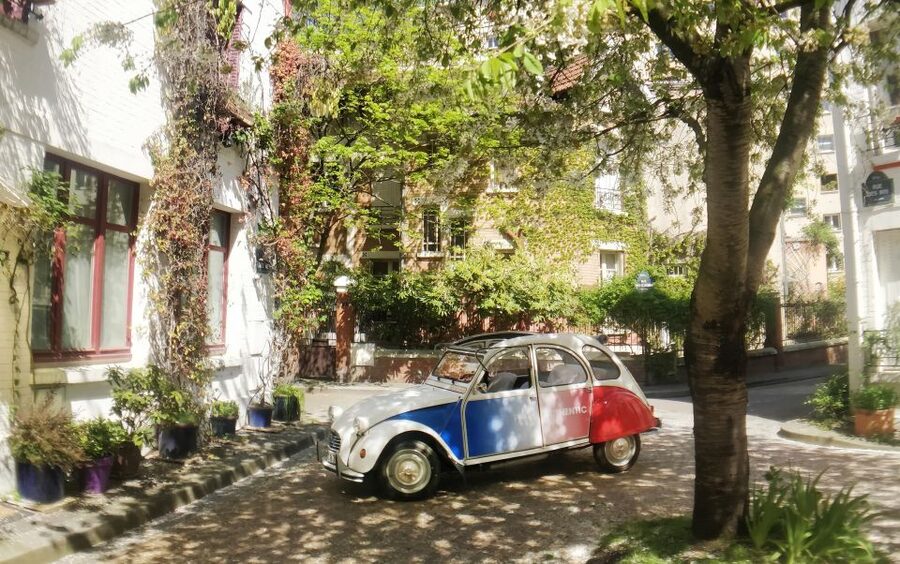 Off-the-Beaten Track in Paris: 2-Hour Vintage 2CV Tour - Butte-aux-Cailles and Cité Florale