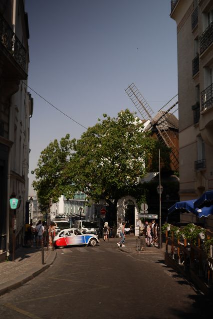 Off-the-Beaten Track in Paris: 2-Hour Vintage 2CV Tour - Montmartre and the big Paris landmarks
