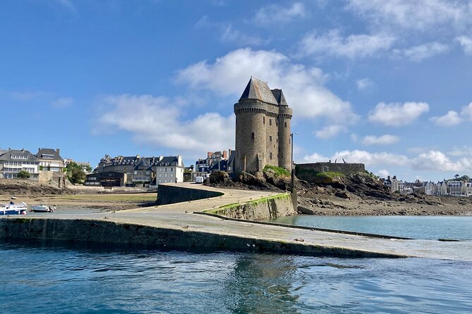 One hour boat trip with a local (Commented FR & EN) - Seeing Saint-Malo from the water