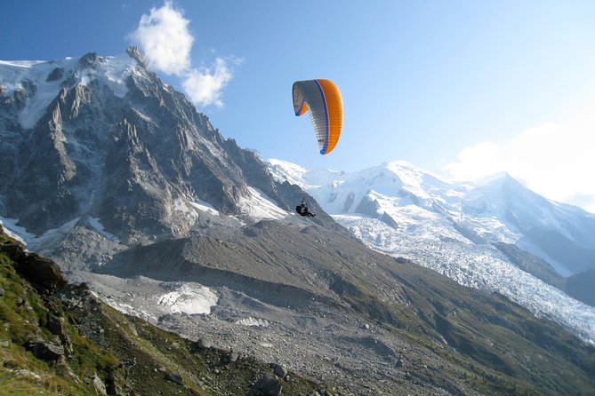paragliding discovery flight - Taking the lift above Chamonix