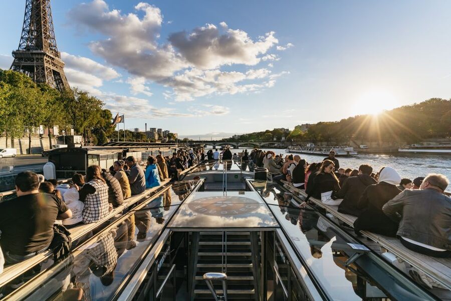 Paris: 1-Hour Sightseeing Cruise and 3-Course Bistro Dinner - Choosing dinner first or the cruise first