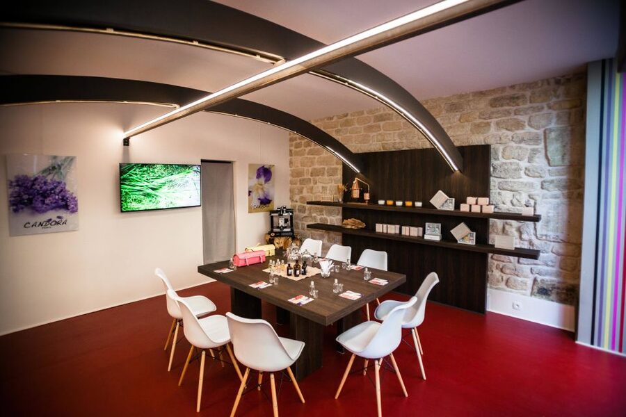 Paris: 2-Hour Perfume Creation Workshop - Making perfume in the heart of Paris