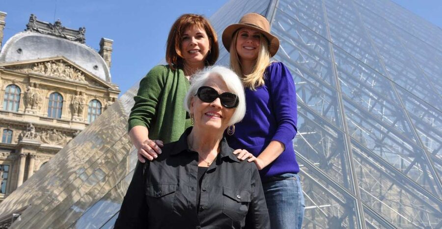 Paris 2-Hour Private Walking Tour with a Photographer - The Eiffel Tower and Pont de Bir-Hakeim