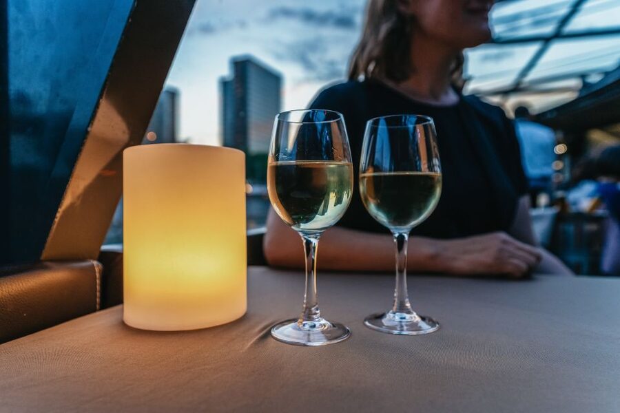 Paris: 3-Course-Dinner Cruise on the Seine with live music - Choosing your seat and service level
