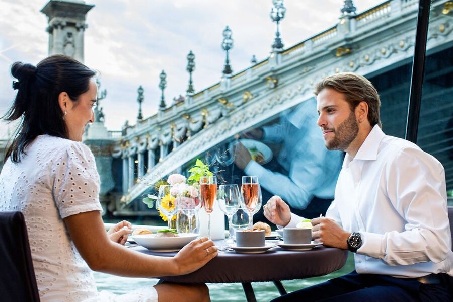 Paris: 3-Course-Dinner Cruise with Wine on the Seine River - Key points to know before booking