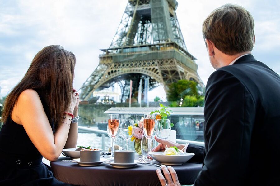 Paris: 3-Course-Dinner Cruise with Wine on the Seine River - Should you book it?