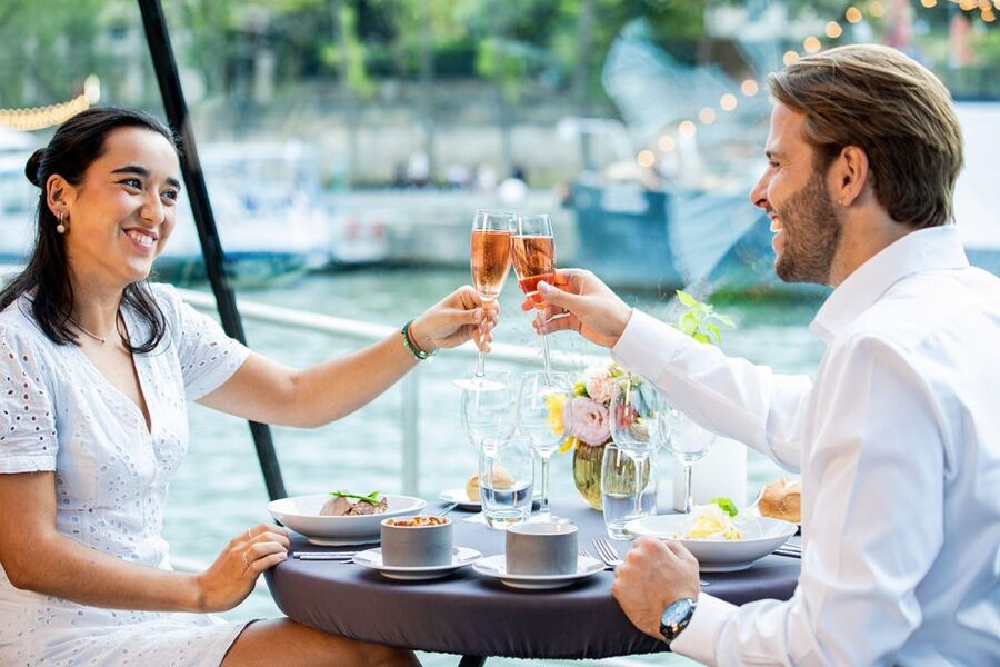 Paris: 3-Course-Dinner Cruise with Wine on the Seine River - Why 75 minutes can be enough, and why it can feel short