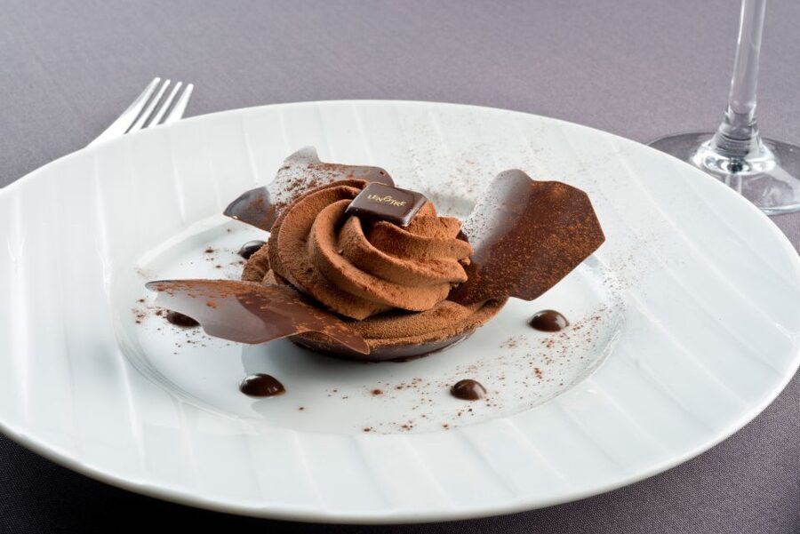 Paris: 3-Course-Dinner Cruise with Wine on the Seine River - Service, atmosphere, and a few extra charges