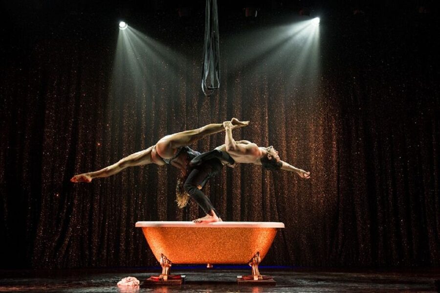 Paris: 3-Course Dinner & Show at Paradis Latin Cabaret - L’Oiseau Paradis begins at 9:30 PM