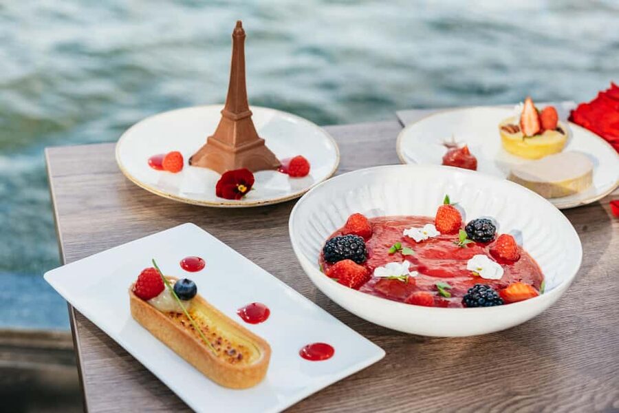 Paris : 3-Course Gourmet Dinner Cruise on Seine River - Key points to know before booking