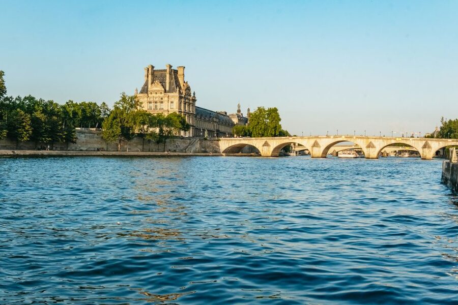 Paris : 3-Course Gourmet Dinner Cruise on Seine River - What this Seine dinner cruise is really like