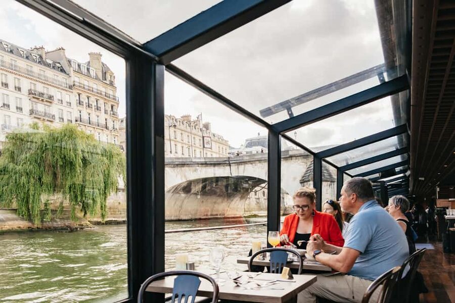 Paris : 3-Course Gourmet Dinner Cruise on Seine River - A closer look at the Seine route