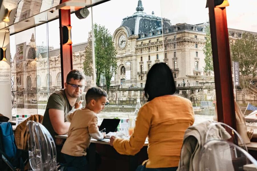 Paris: 3-Course Italian Meal Seine Cruise - Italian food with Paris moving past the windows