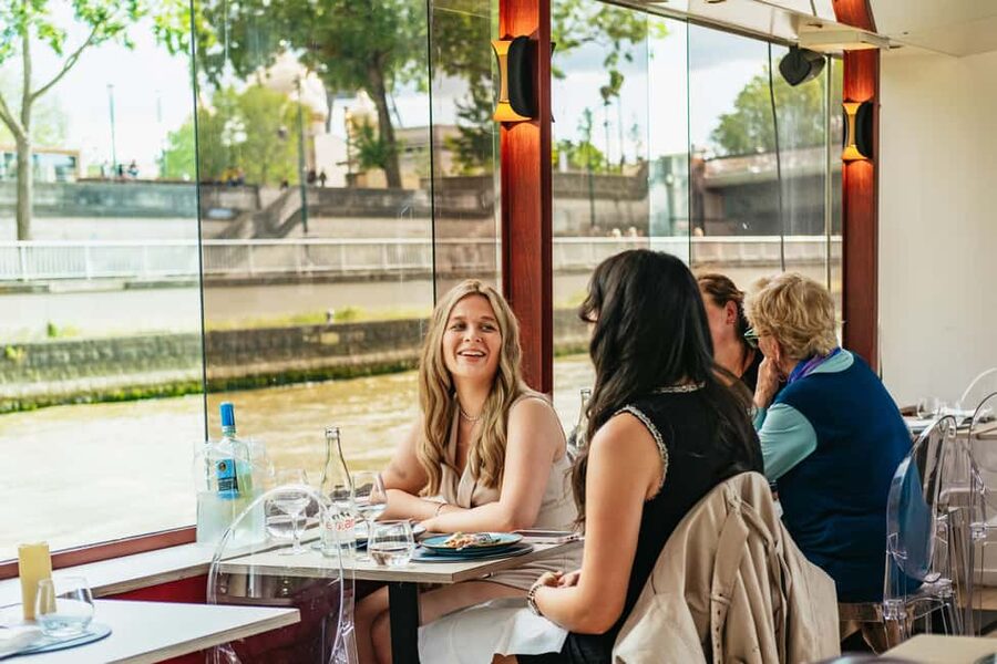 Paris: 3-Course Italian Meal Seine Cruise - Finding the Théo boat near RER C