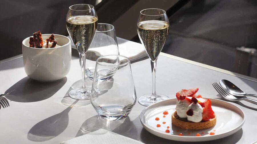 Paris: 3-Course Lunch at Eiffel Tower's Madame Brasserie - Choosing the menu and what comes with it