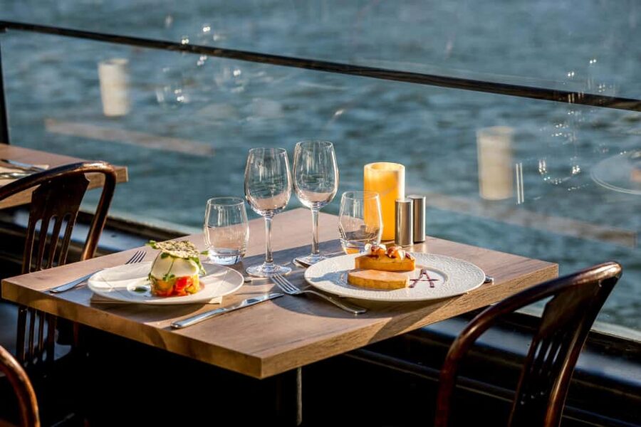 Paris: 3-Course Lunch Cruise on the River Seine - A Paris lunch with the Seine as your dining room