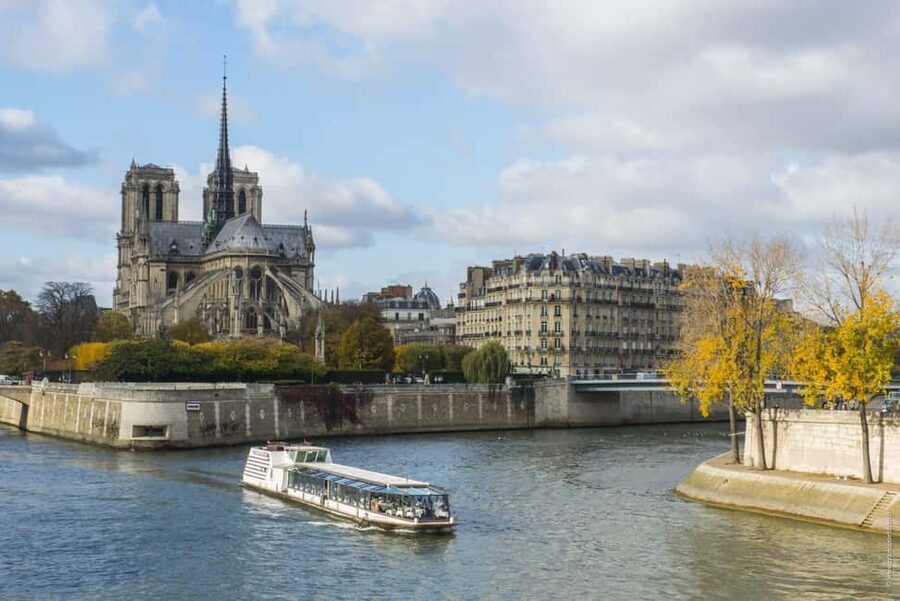 Paris: 3-Course Lunch Cruise on the River Seine - Dessert is more than an afterthought