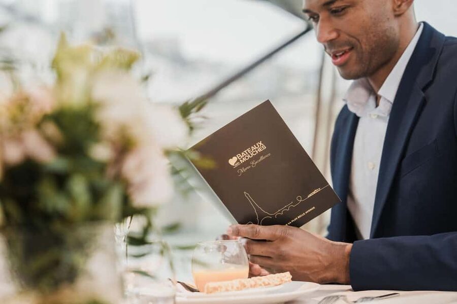 Paris: 4-Course Dinner Cruise on Seine River with Live Music - Why a Seine dinner cruise works so well in Paris
