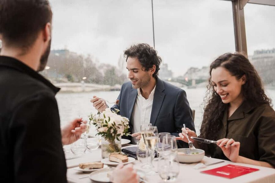 Paris: 4-Course Dinner Cruise on Seine River with Live Music - Four courses, drinks, and the pace of the evening