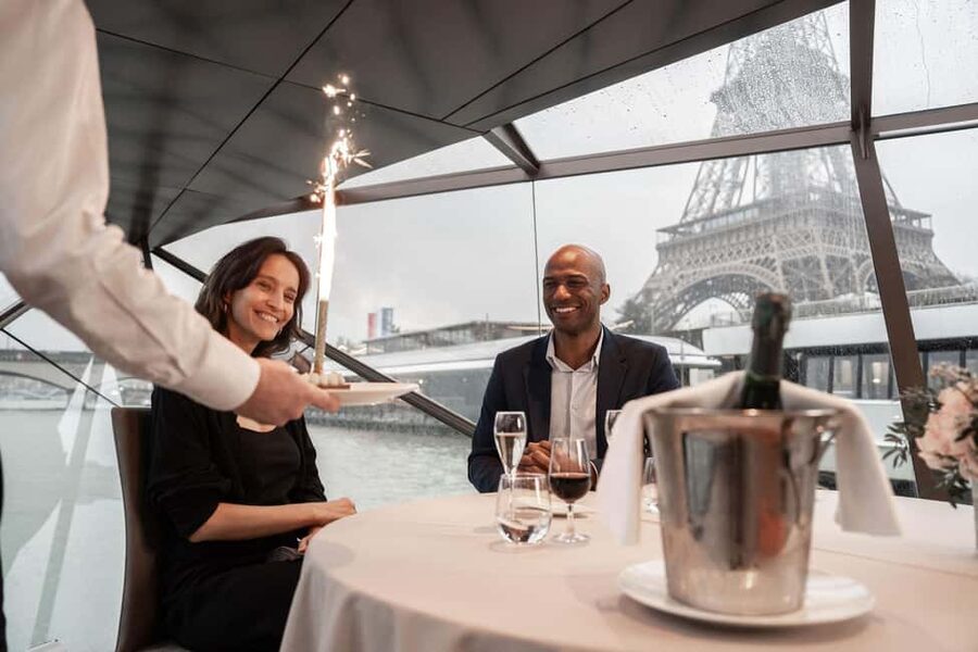 Paris: 4-Course Dinner Cruise on Seine River with Live Music - Celebrations, photos, and service