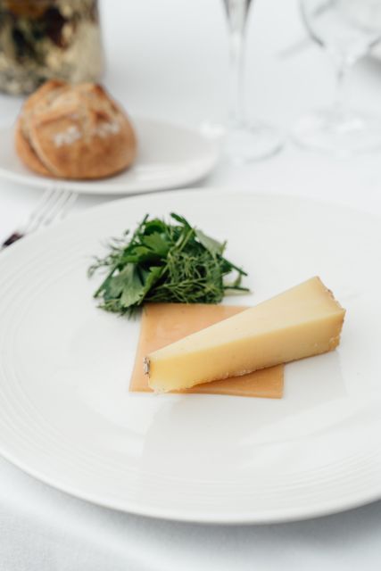 Paris: 4-Course Dinner Cruise on Seine River with Live Music - Should you book this Seine dinner cruise?