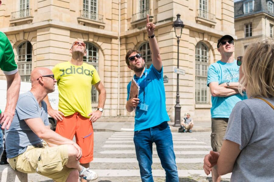Paris 4-Hour Bike Tour: Off the Beaten Path - Key points at a glance