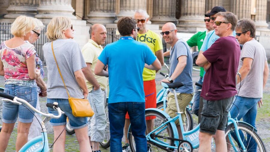 Paris 4-Hour Bike Tour: Off the Beaten Path - An hour through the Jewish Marais