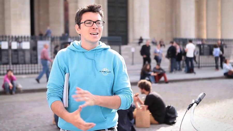 Paris 4-Hour Bike Tour: Off the Beaten Path - Meeting Saint-Michel and starting near Shakespeare and Company