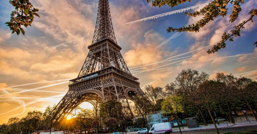 Paris: Access Eiffel Tower Summit or Second Level - Key points at a glance