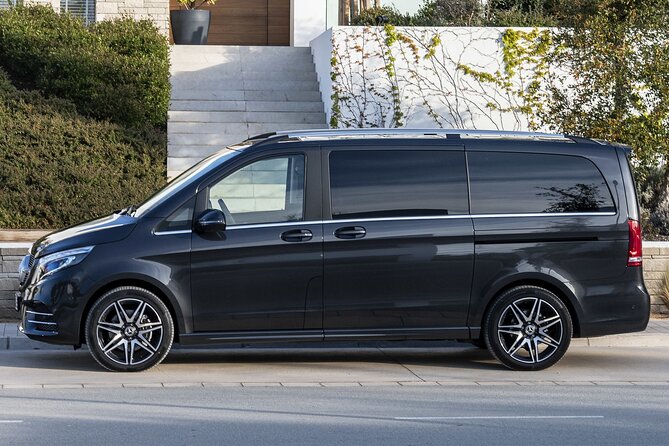 Paris Airport Transfer: Paris Airport CDG to Paris by Luxury Van - From CDG arrivals hall to your Paris address