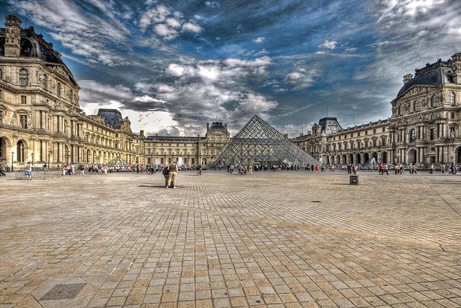 Paris Airport Transfer: Paris Airport CDG to Paris by Luxury Van - Service quality and driver style