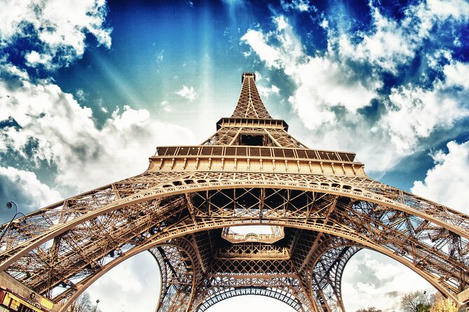 Paris Airports Private Roundtrip Transfer - A calm landing at Charles de Gaulle or Orly