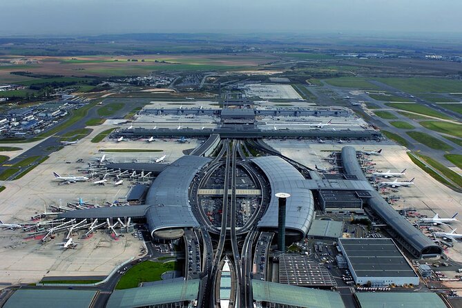 Paris Airports Private Roundtrip Transfer - A first look at Paris from the road