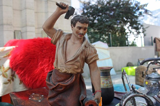 Paris Antiques Market Insider's Tour in Extra-Small Group - Meeting sellers and seeing the local side