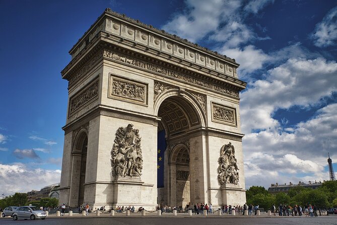 Paris Arc de Triomphe Entry and Mini Walking Tour - What the guide adds to the avenue