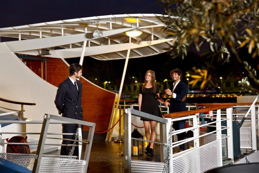Paris: Bastille Day Dinner Cruise on the Seine River - The first course: Champagne and foie gras