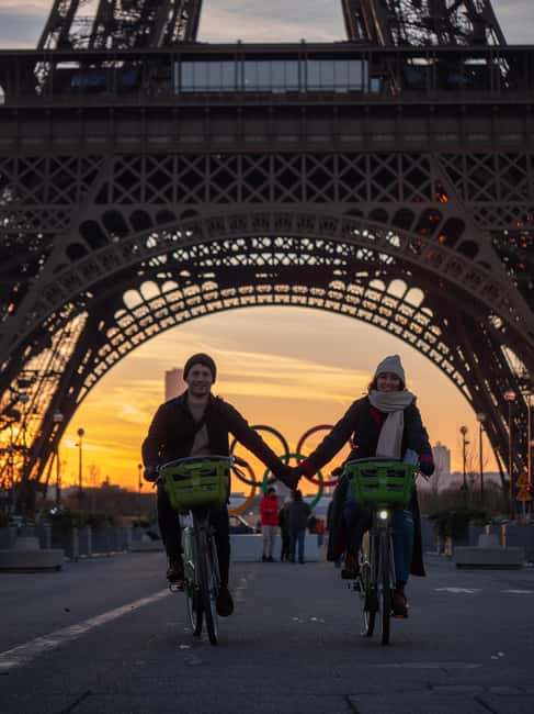 Paris Before the Crowds: Sunrise Bike Tour with Breakfast - Along the Seine to Notre Dame