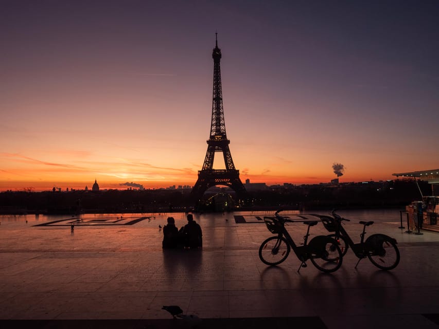 Paris Before the Crowds: Sunrise Bike Tour with Breakfast - Crossing Alexander III Bridge