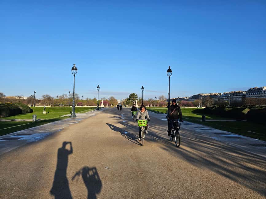 Paris Before the Crowds: Sunrise Bike Tour with Breakfast - The Eiffel Tower before the city wakes