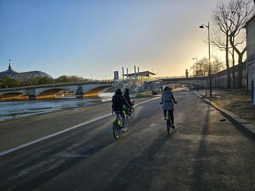 Paris Before the Crowds: Sunrise Bike Tour with Breakfast - Coffee, tartine, and a useful finish